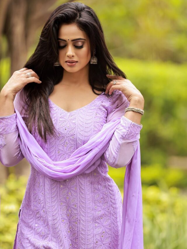 Shweta Tiwari Looked Gorgeous in A Purple Dress